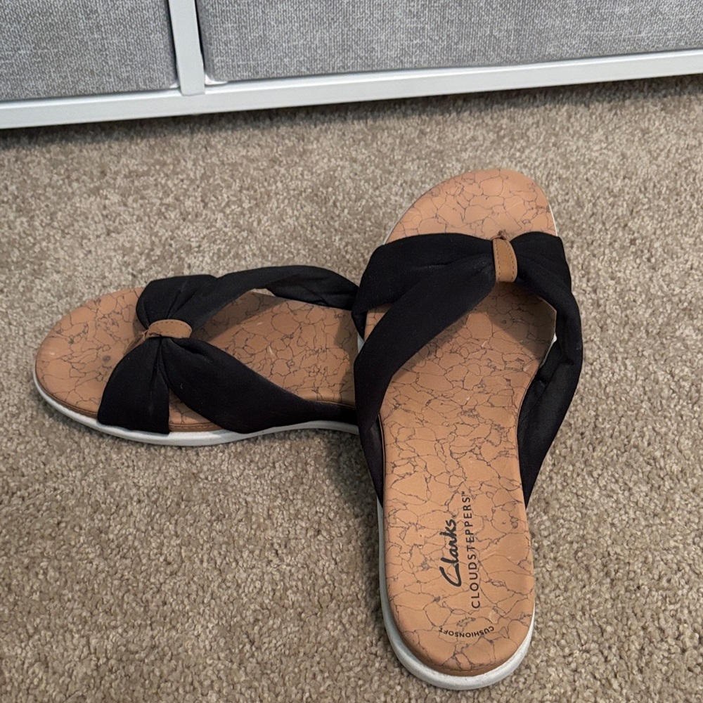 Clarks Women's Black and Tan Sandals